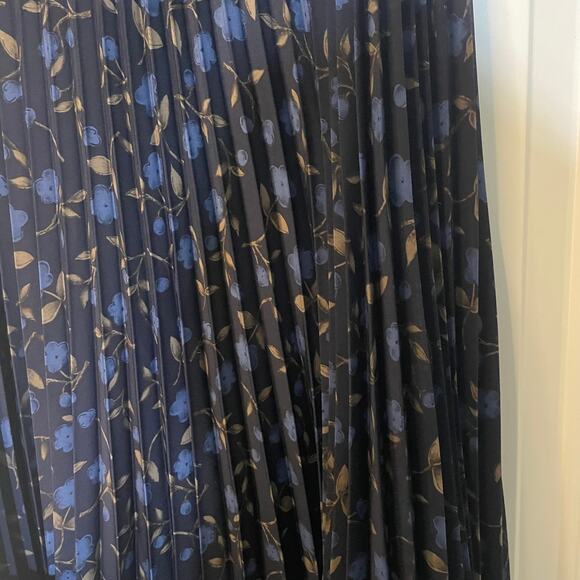 Vintage Sag Harbor Pleated  Blue and Black Floral Maxi Skirt Size 10 - Picture 3 of 7